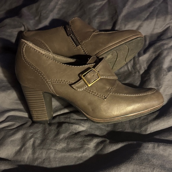 Clarks Emily2 Darcey Women's Taupe Leather Heeled Loafers - Picture 3 of 9